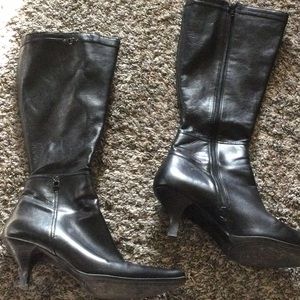 Liz Claiborne, size 10, low heel